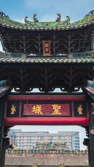 One-Day Tour from Guangzhou: Foshan Zumiao with Lion Dance Performance, Qinghui Garden Museum, and Huagai Road Pedestrian Street