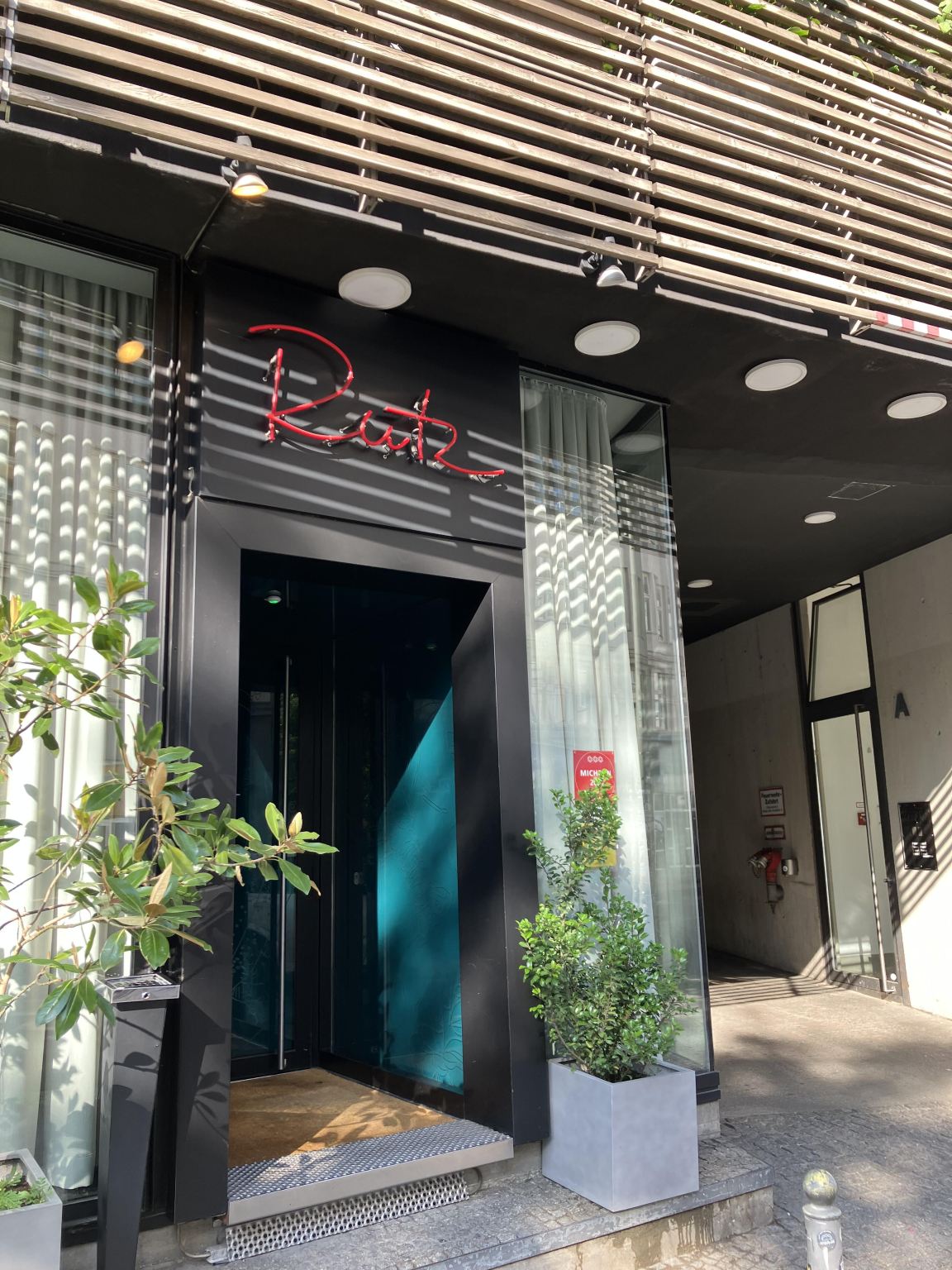 Restaurant reservation service for the popular Rutz in Berlin, Germany