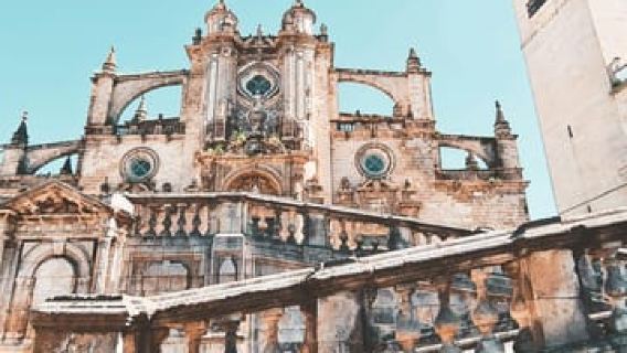 Jerez: City Tour, Flamenco Workshop with Artists and Lunch