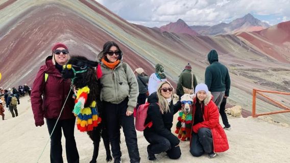 Cusco: Full-day excursion to Rainbown Mountain on horseback