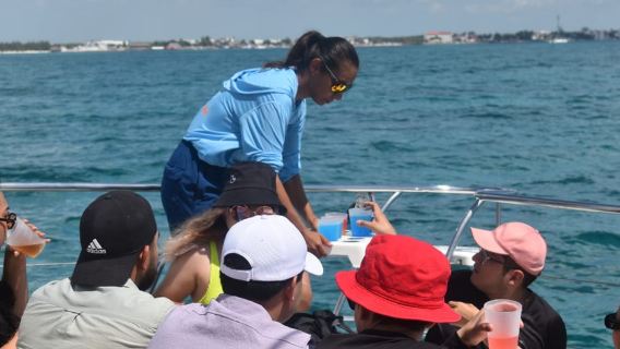 Cancun: Isla Mujeres Chỉ dành cho người lớn Thuyền đôi, đồ uống và ống thở