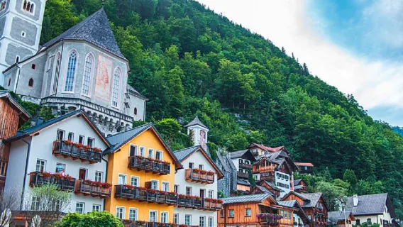 Tour giornaliero di mezza giornata a Hallstatt [5.5 ore di itinerario + partenza da Salisburgo + prenotabile per una persona]