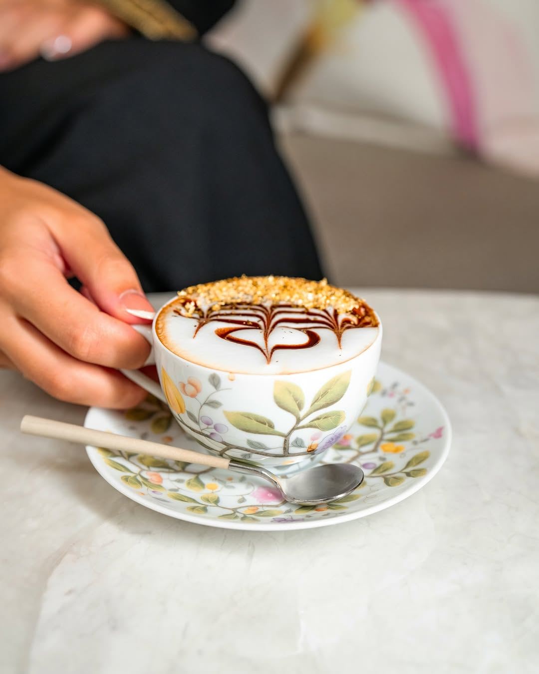 Restaurante Vendome del Emirates Palace Hotel: Buffet de almuerzo/cena y té de la tarde con capuchino de oro