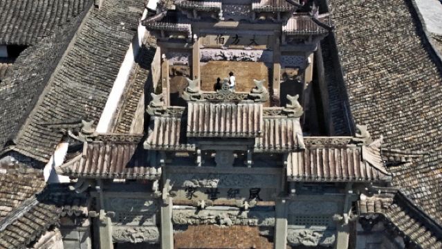 1-day tour to Hengdian World Studios + Luzhai Residence + Fotang Old Street in Jinhua, Zhejiang with bilingual Chinese-English service