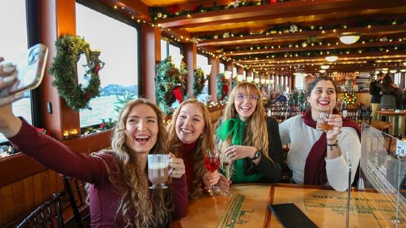 Du thuyền ngắm hoàng hôn ở Cảng Boston