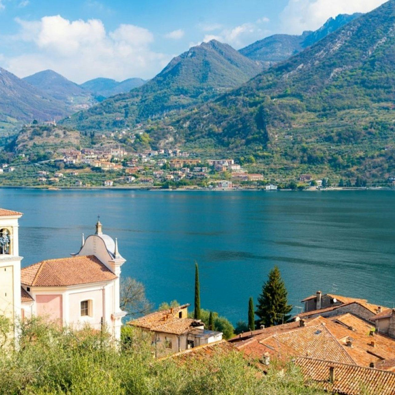 Lago d'Iseo e Franciacorta: tour guidato da Milano + degustazione vini
