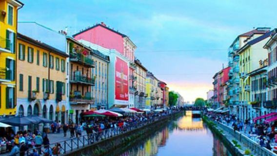Aperitif per Boot auf der Navigli