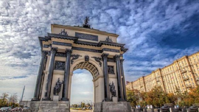 Excursión de un día al faro Tokarevsky, el arco del triunfo y el museo C-56 en Vladivostok