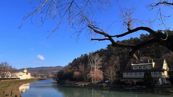 斯洛伐克一日遊：皮耶什佳尼 + 德文 + 塞維尼卡門