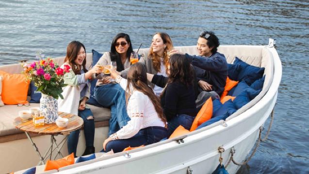 อัมสเตอร์ดัม: ท่องเที่ยวด้วยเรือสำราญสุดหรู พร้อมค็อกเทลและของว่าง