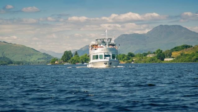 Edinburgh: Loch Lomond, Stirling Castle, and Kelpies Tour