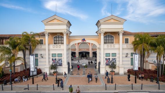 Castel Romano Outlet Estacionamento Grátis + 10% de desconto extra + Voucher de €5 para Comida e Bebida Pacote de Autoguiado