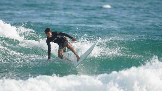 Club de Surf Hou Lang (Tienda Riyue Bay): Experiencia de surf [ideal para principiantes] [enseñanza profesional · olas junto al mar]