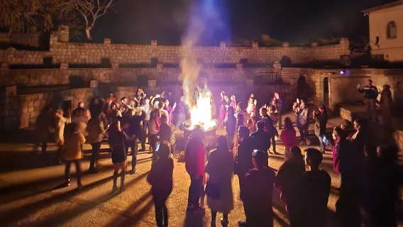 Restaurante en Cueva de Capadocia - Noche Turca en Halayhan Kaya/Yasar Baba, Nevşehir