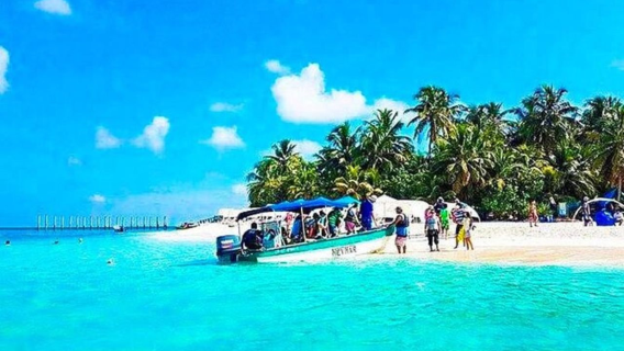 San Andres: Excursion to the aquarium and mangroves with a stop at Johnny Cay (entrance no