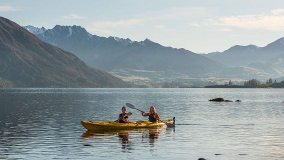 Wanaka: Lake Wanaka Guided Kayak Tour