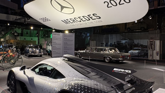 2 ore di guida dal vivo al Museo Mondiale dell'Automobile: sfreccia attraverso un secolo di storia automobilistica e incontra Bruxelles