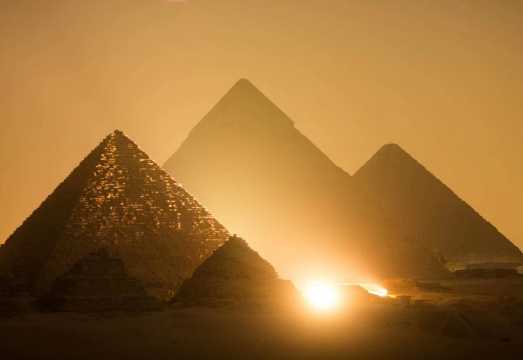 Private tour to the pyramids of Egypt + the Egyptian Museum in Cairo + admission ticket & private vehicle + English/Chinese guide