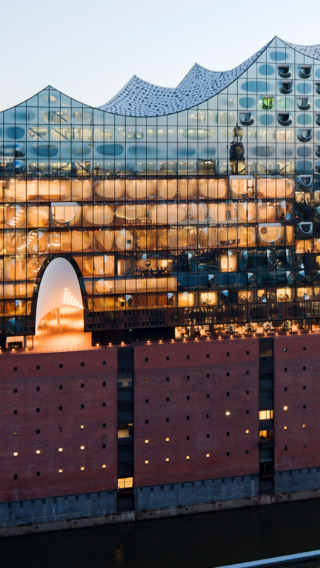 โลกแบบจำลองขนาดเล็ก + ฮัมบูร์ก Elbphilharmonicie + ทะเลสาบ Alster ด้านนอก + ศาลาว่าการ/เมืองฮัมบูร์ก เหมารถ