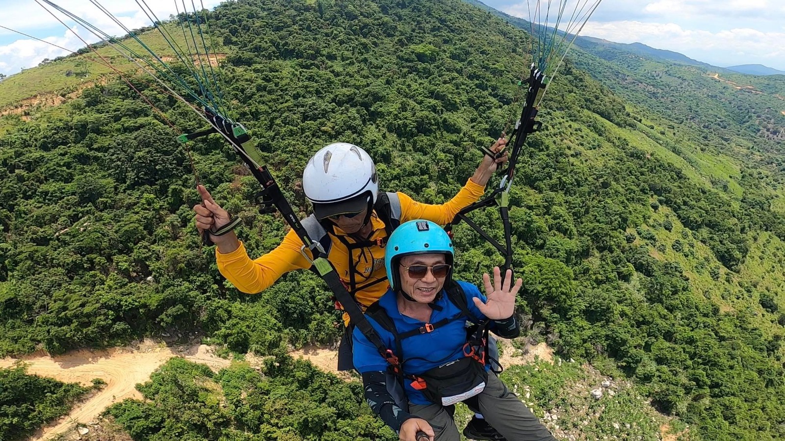 ニャチャンフライ ニャチャン パラグライダー - ドゥー ルオン