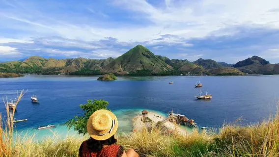 Sunset Tour Labuan Bajo: Half-Day Adventure with Fastboat and Hotel Pickup