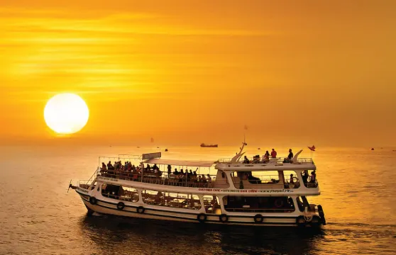 富國島日落燒烤及夜釣墨魚之旅連海鮮晚餐