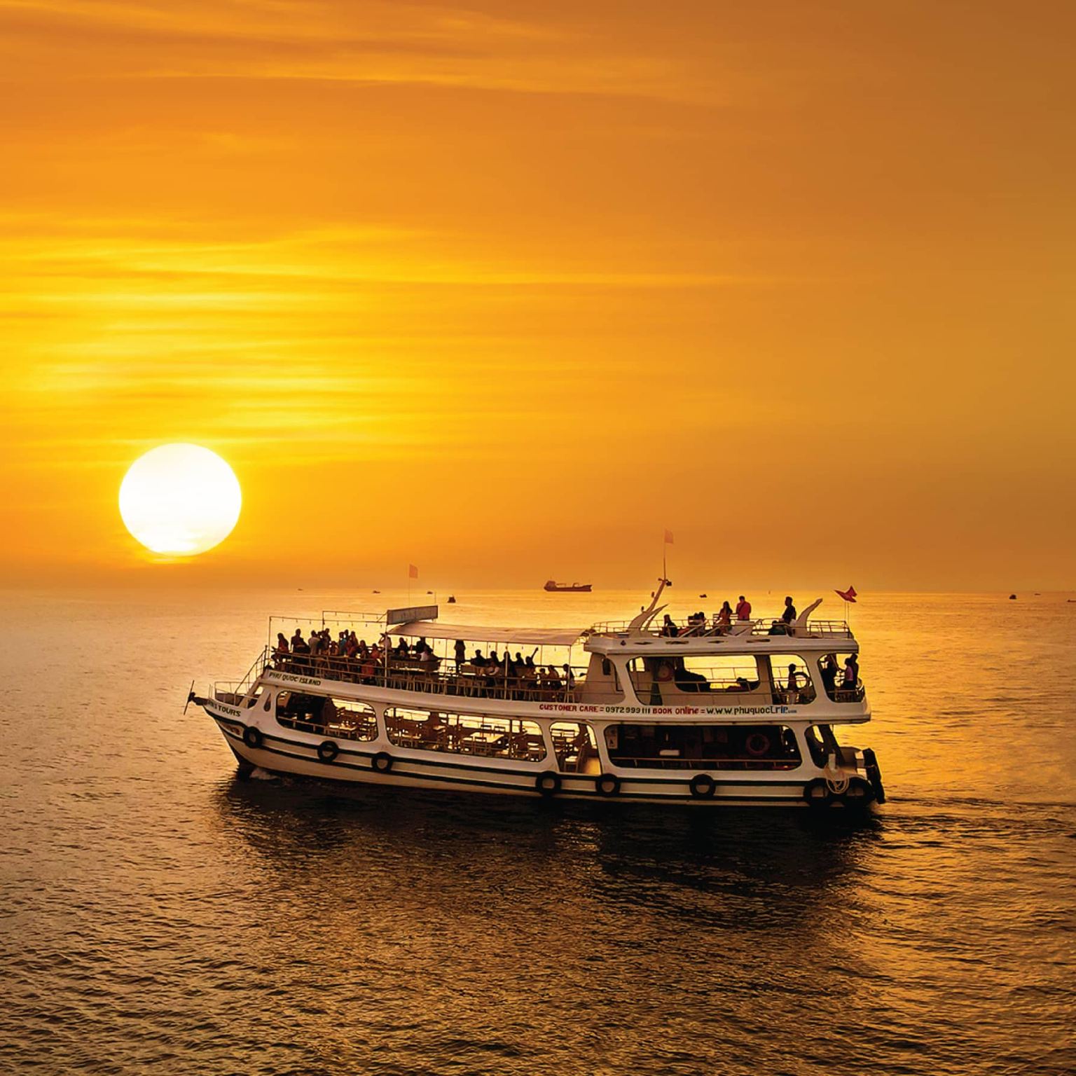 Phu Quoc Sunset BBQ & Night Squid Fishing Tour With Sea Food Dinner