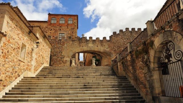 Cáceres: Guided City Highlights Walking Tour