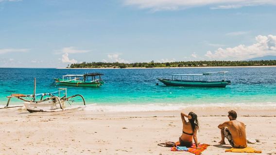 Da Lombok: gita privata alle isole Gili con barca con fondo di vetro