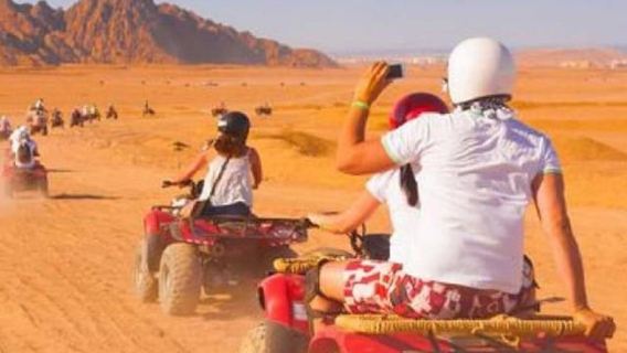 Depuis Marrakech : dîner dans le désert d'Agafay avec balade en quad et à dos de chameau