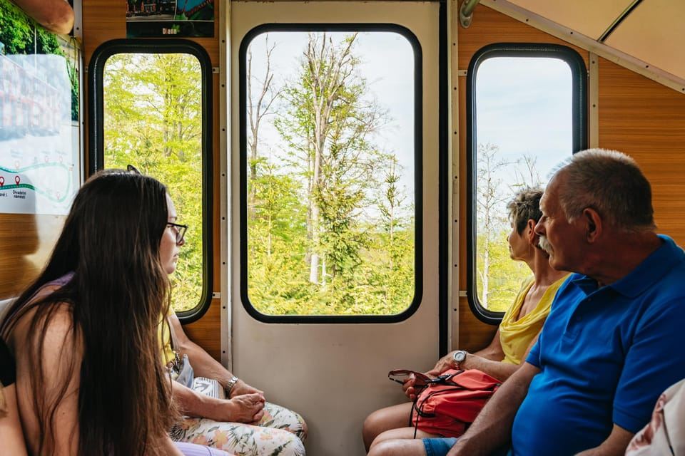 ปราก: ทริปวันเดียวที่คาร์โลวี วารี พร้อมหอสังเกตการณ์และรถราง