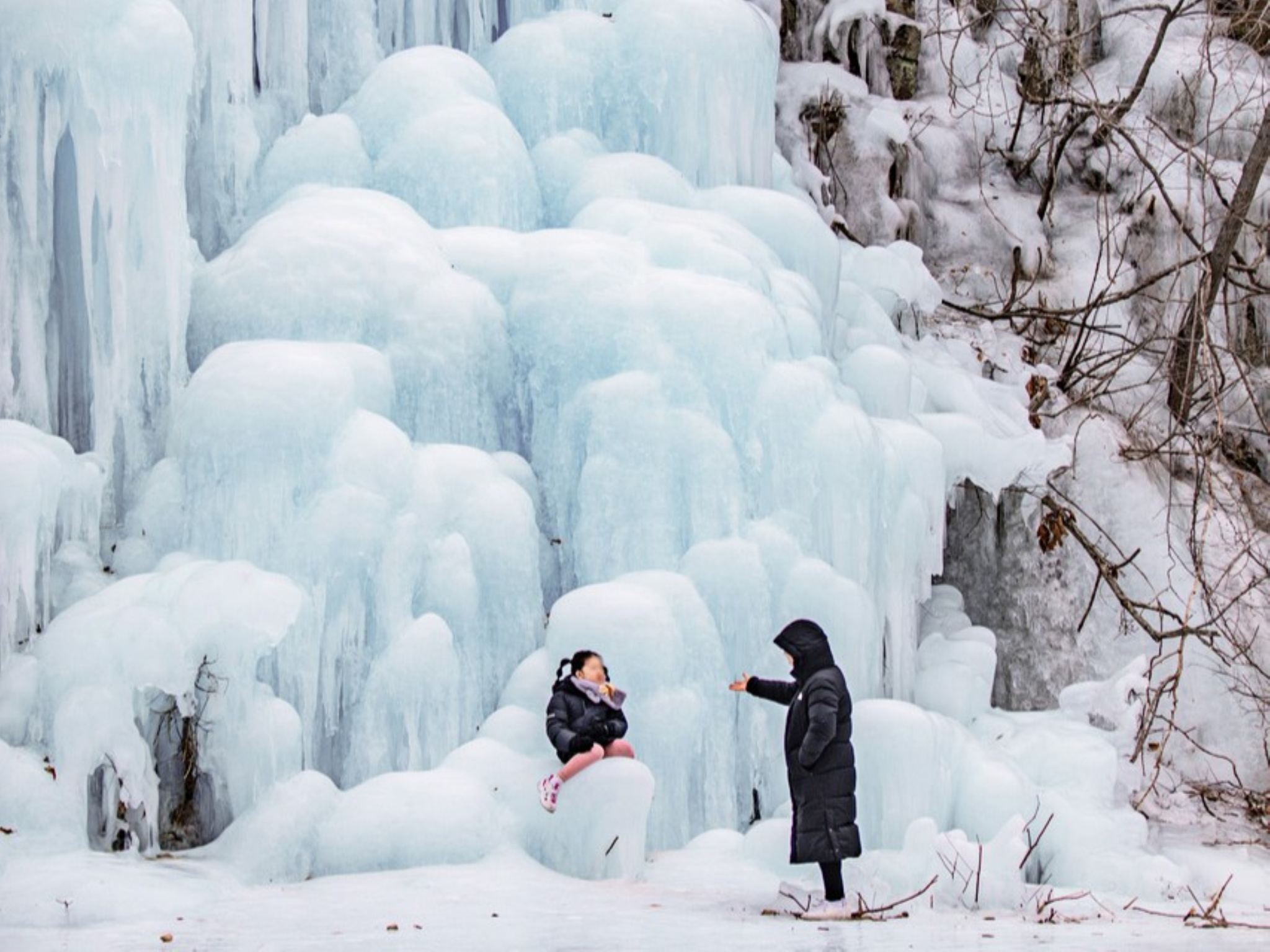 Cheongsong Ice Valley + Pohang Space Walk + Gyeongju Woljeong Bridge + Hwangnidan Street One Day Tour (Depart from Busan, Winter Wonderland Special Tour)
