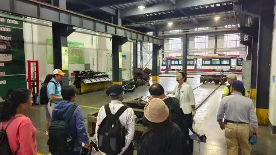 紅旗街54路文旅復古專列【換裝+文創紀念品+飲品+維修車間】