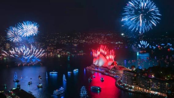 Crociera di Capodanno 2026 a Sydney con fuochi d'artificio Captain Cook [4 ore di crociera con pasti inclusi, champagne e vino]