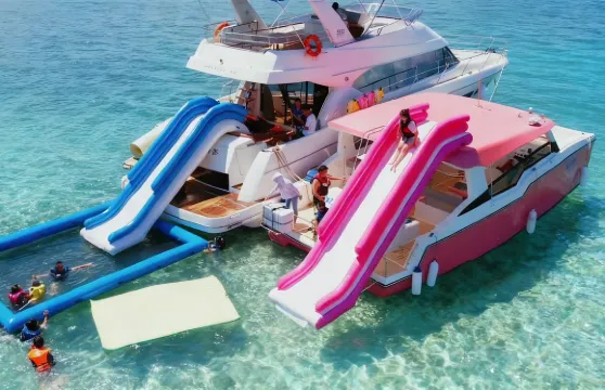 三亞出海旅遊【親子旅遊】遊艇出海性價比豪華三層遊艇出海KTV滑滑梯+泳池+水上電單車+航拍+浮潛海釣+漂浮毯