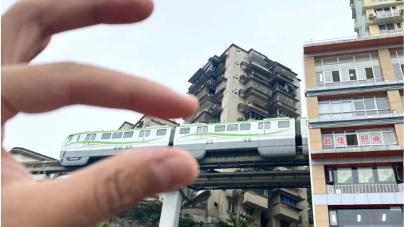 Tour guidato privato di un giorno a Chongqing (Grotta di Hongya/Monumento della Liberazione/Liziba/Funivia sul Fiume Yangtze, ecc.)