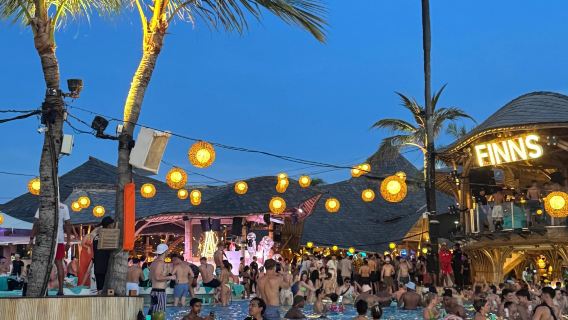 峇里島芬恩海灘俱樂部與海神廟夕陽日遊（含飯店接送）