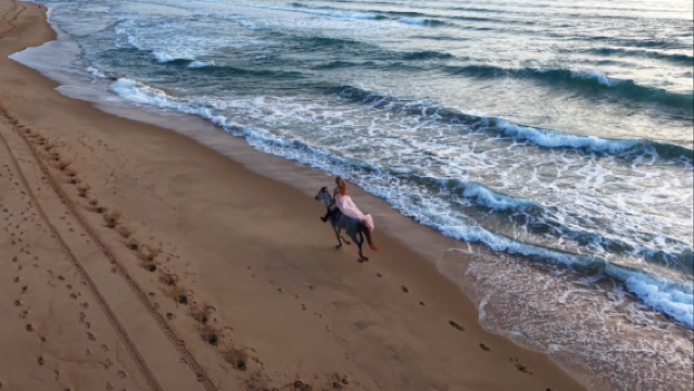 三亜海棠広場Tripメモリー【美しいメイク+高品質な衣装+馬での疾走+高品質なサービス】