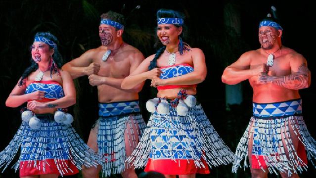 Honolulu: Ka Moana Lūʻau at Aloha Tower – Oceanfront Luau Show