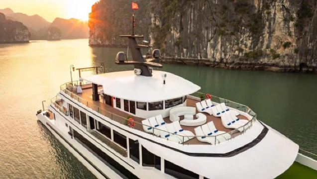 Tagesausflug nach Ha Long und Lan Ha Bay: Mittagessen, Kajak & Unterhaltung