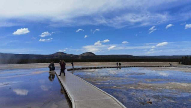 美國鹽湖城大環線-黃石國家公園-老忠實泉-中文司導包車