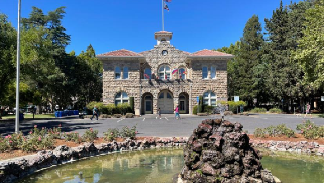 Tour di un giorno a San Francisco: Sonoma Plaza + Cantina Beringer Napa Valley | Biglietto d'ingresso a carico del cliente