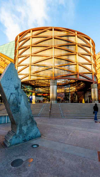 Los Angeles 1-day tour to California Science Center, University of Southern California and Natural History Museum of Los Angeles County