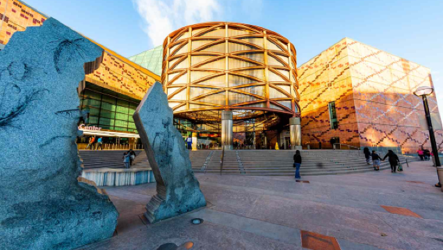 Los Angeles 1-day tour to California Science Center, University of Southern California and Natural History Museum of Los Angeles County