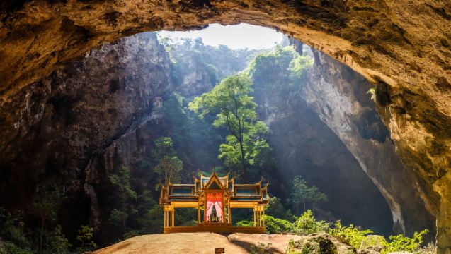 Private Sam Roi Yot Tour: Phraya Nakhon Cave, Royal Pavilion & Beach Lunch