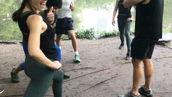 New York City: Central Park Sunrise Yoga and Walking Tour