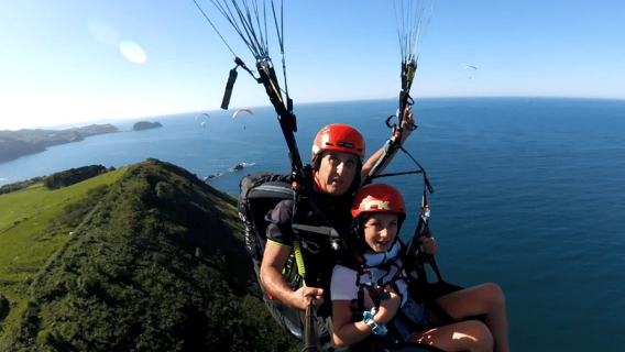 Fly over San Sebastian in our paragliding experience