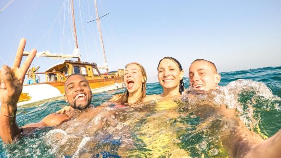 Positano: Boat Tour, Caves, Beaches, Snorkeling & Prosecco