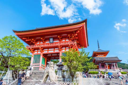 Osaka + Kyoto Kinkakuji + Kiyomizudera + Fushimi Inari Taisha one-day tour (free Universal Studios Osaka tickets)