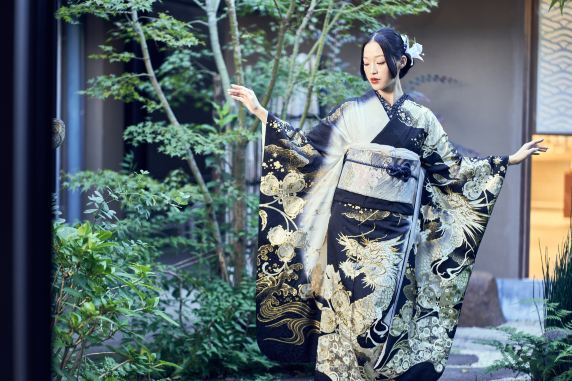 京都 人氣和服體驗店京小町｜黃金地段 直達清水寺，祇園四條。提供各類精美時尚和服，觀光同時美美出片